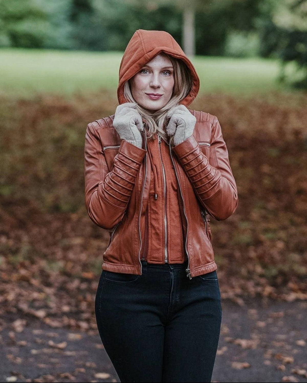 LEDERJACKE MIT KAPUZE